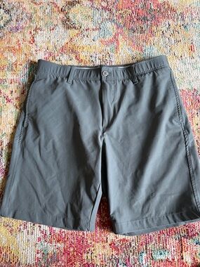 Under armour gray golf shorts